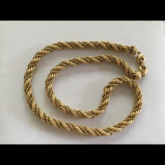 Monet Vintage Double Twist Goldtone Rope Necklace - Picture 3 of 8